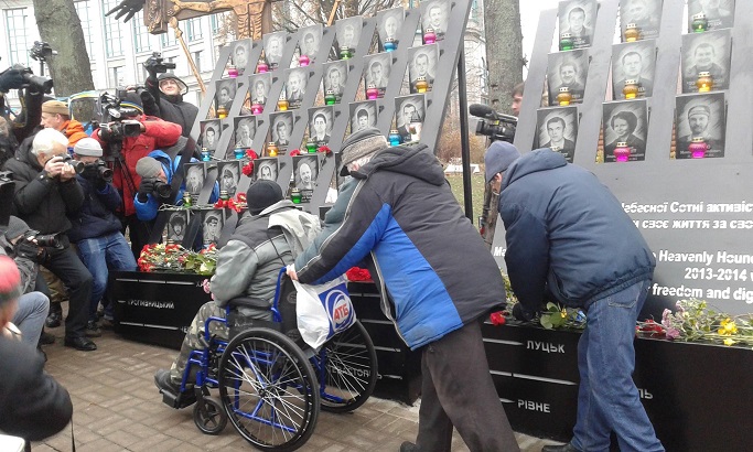 День гідності і свободи: біля монумента Героям Небесної сотні вшанували пам'ять загиблих